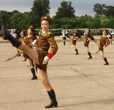 Blondine in Pyongyang porno Public Sex