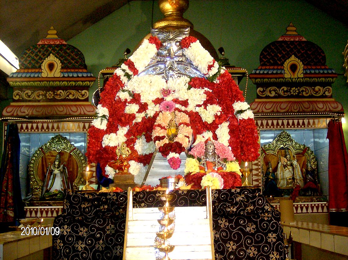 http://3.bp.blogspot.com/_EAViqbzwc_s/TPXrxDWUVxI/AAAAAAAAC2E/HyrE9vdQTIs/s1600/ayyappan%2Bthe%2Bweek%2Bbefore.jpg