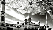 Sketsa Masjid Hitam-Putih