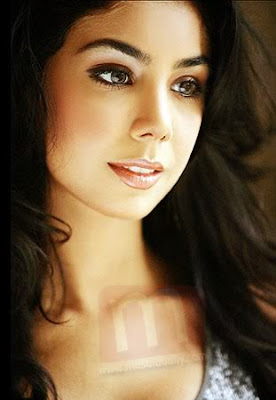Ayesha Takias sister to enter Bollywood in 2010
