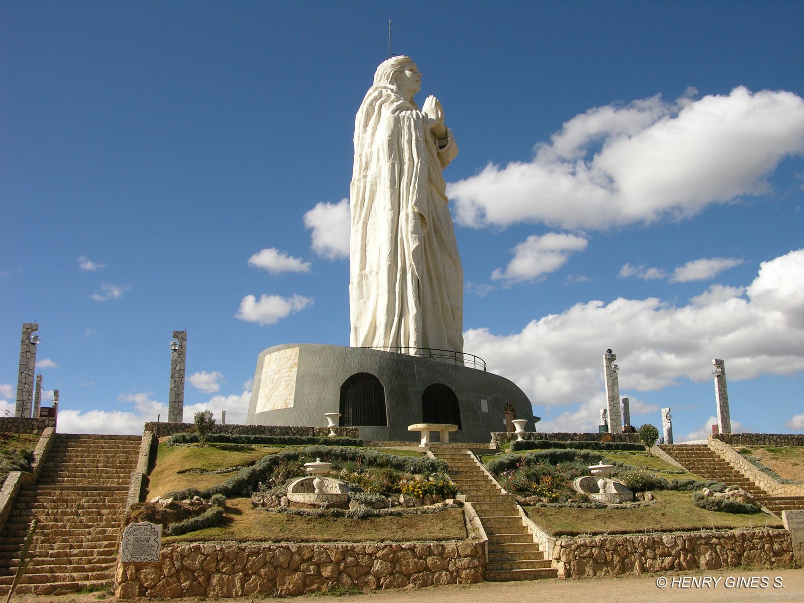 [cuatro+virgen.JPG]