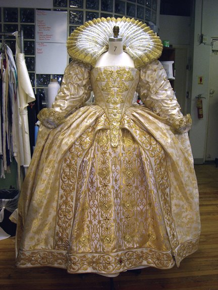 [golden-elizabethan-dress.jpg]