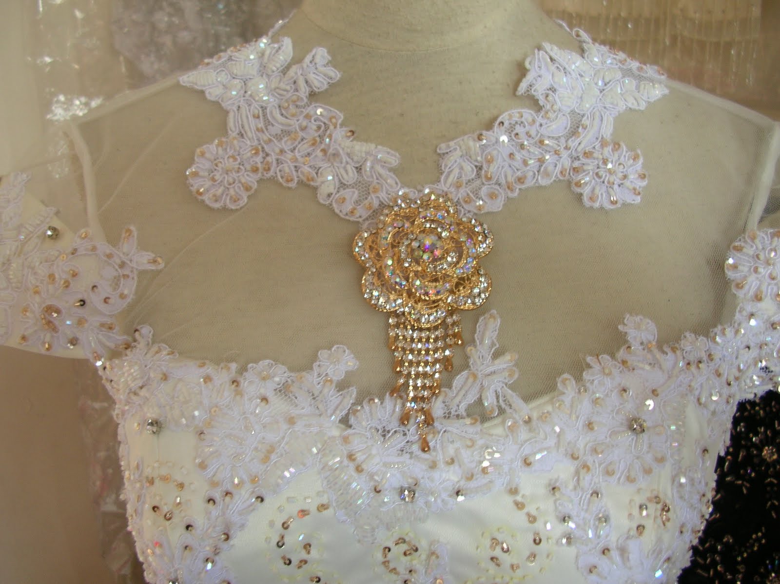 gaun pesta pengantin modern 