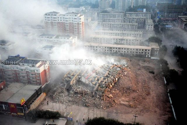 http://3.bp.blogspot.com/_EHi0bg7zYcQ/TJwszvXmsHI/AAAAAAAAFi0/iyBMhIl5Wq4/s1600/building_demolition_in_640_06.jpg