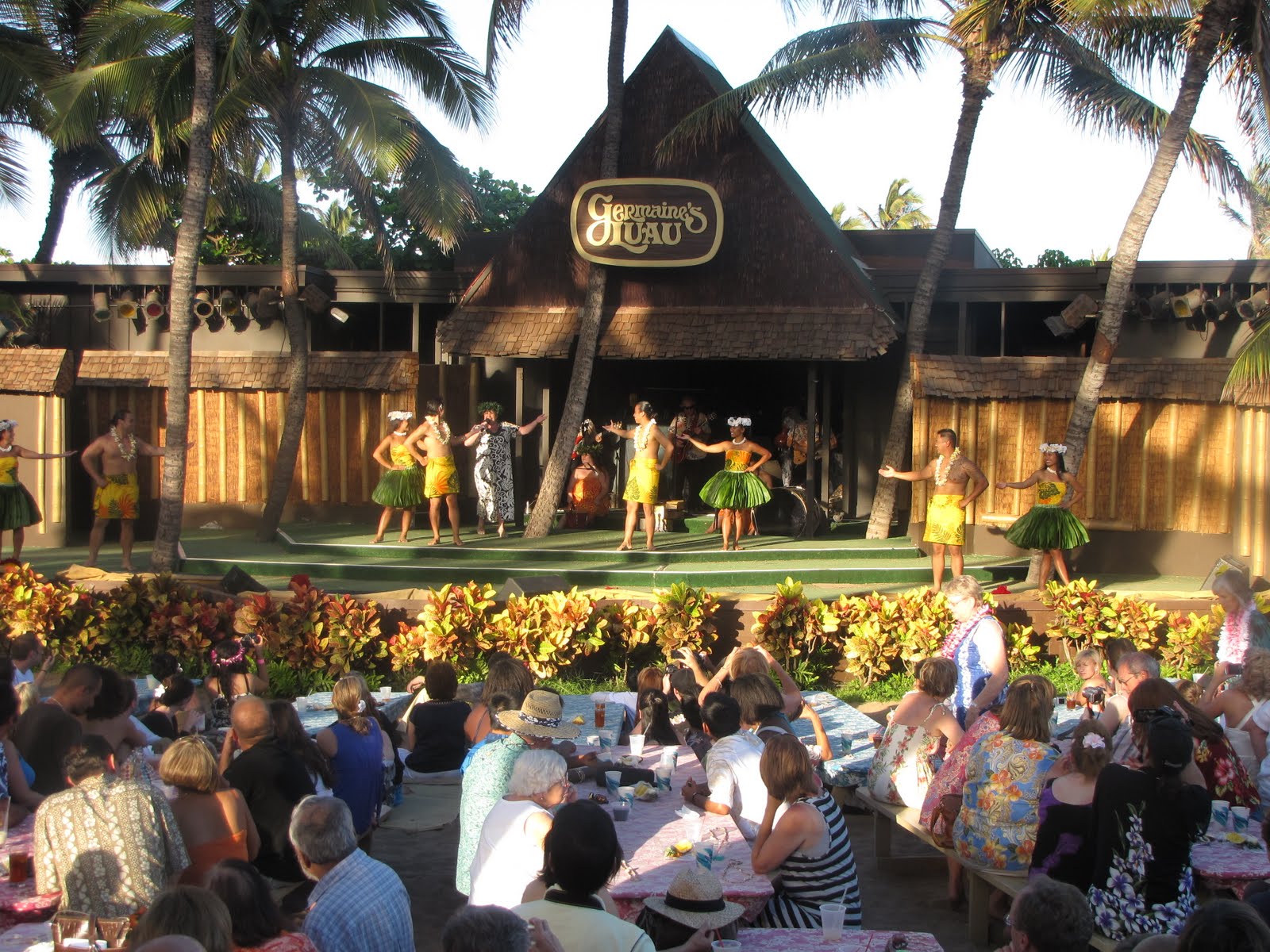 The Wright Stuff Day 3Aloha Stadium, Punch Bowl and Germaines Luau