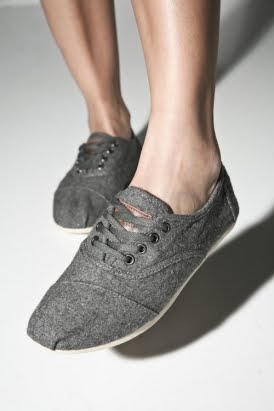 [toms_005004b09_bar-2.jpg]