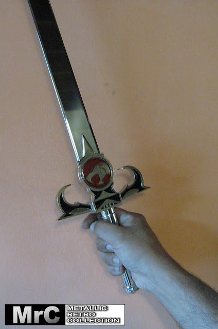 Espada del augurio 1:1 Espada+en+mano