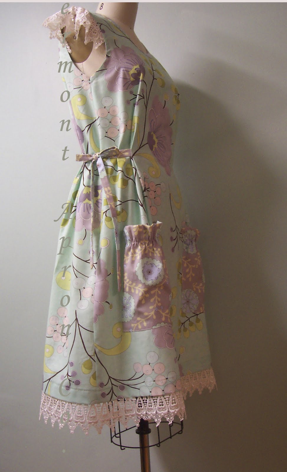 [Housedress+6.jpg]