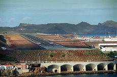 [Madeira_airport_1.jpg]