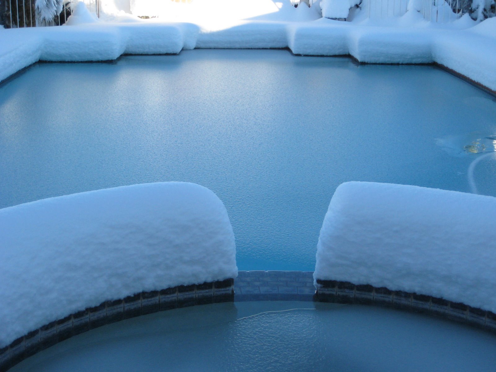 [phelan+pool+snow.JPG]
