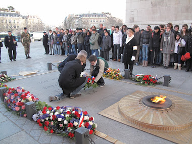 Ravivage de la flamme à l'arc de triomphe