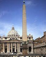 Obelisco en la Plaza de San Pedro en Roma.