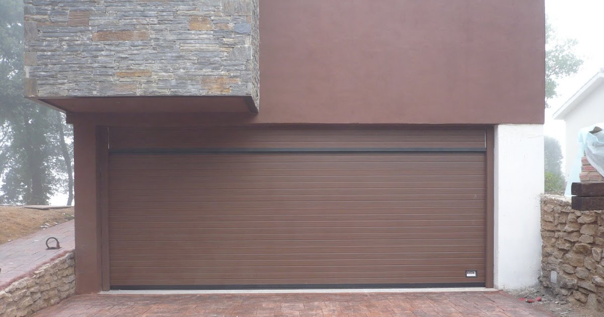 J. Alvarez: Puerta de garaje