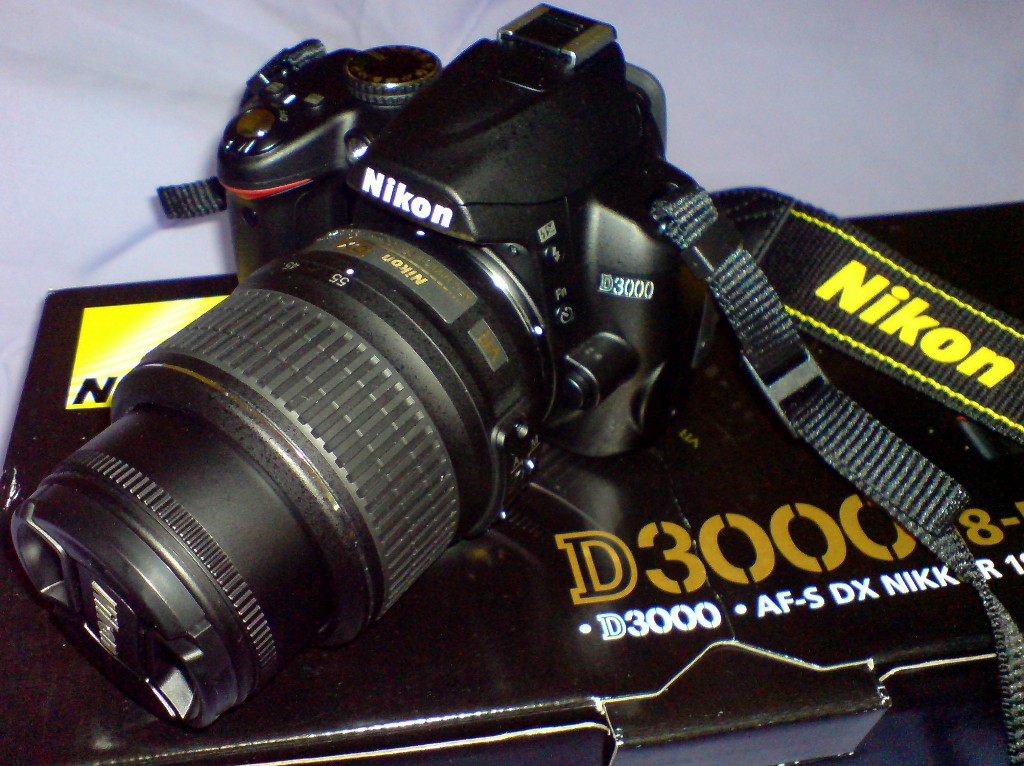 [Nikon+D3000+DSLR+Camera1.jpg]