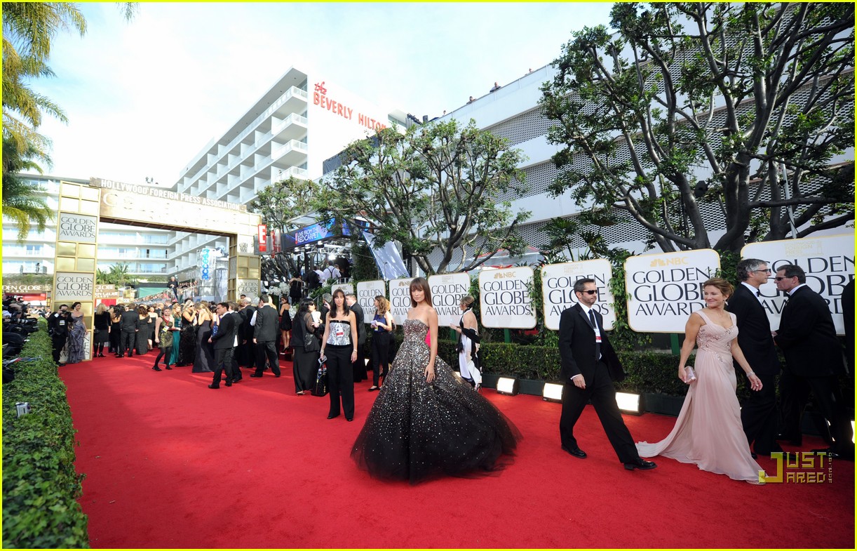 http://3.bp.blogspot.com/_EoukntCa5OM/TUhgSCoGX9I/AAAAAAAAAEc/pW9auiRoG3M/s1600/oliviawilde2.jpg