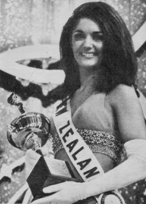 Những nhan sắc đáng nhớ ở MU (1952 -nay) Điểm danh người quen thành công ở Miss International.  (4) - Page 17 1969+Carole+Robinson,+Miss+New+Zealand