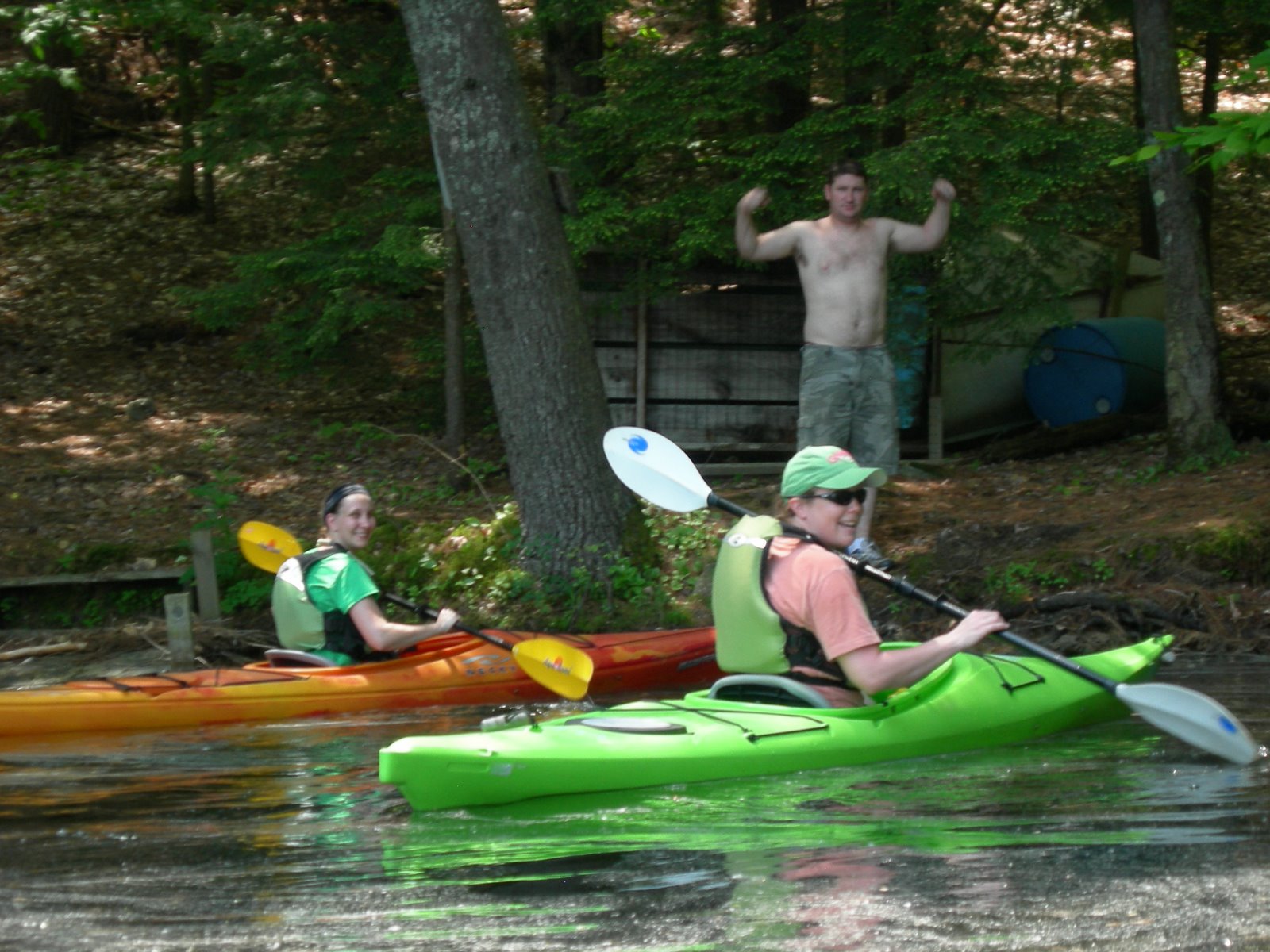 [P+Jen+kayak+Tim.JPG]