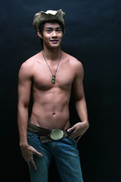 [Haroun_whole body.JPG]