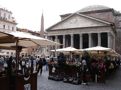 Mercado en la Piazza della Rotonda, al fondo el Pantheón