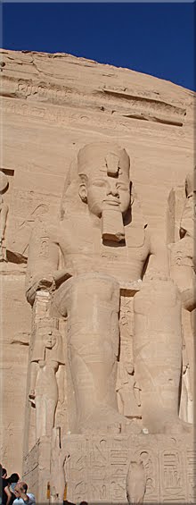 Uno de los cuatro colosos de Ramsés II