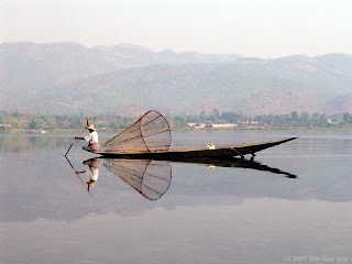 Leg-rowing Intha fisherman
