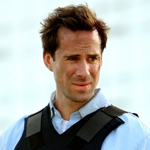 [300.fiennes.flashforward.051909.jpg]