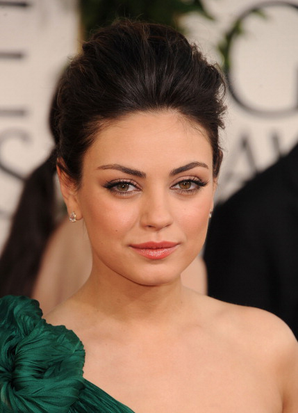 Mila Kunis hair and makeup 2011 Golden Globes how perfect are her eyes and