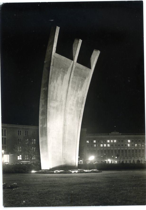 [blogberlinmonum.jpg]