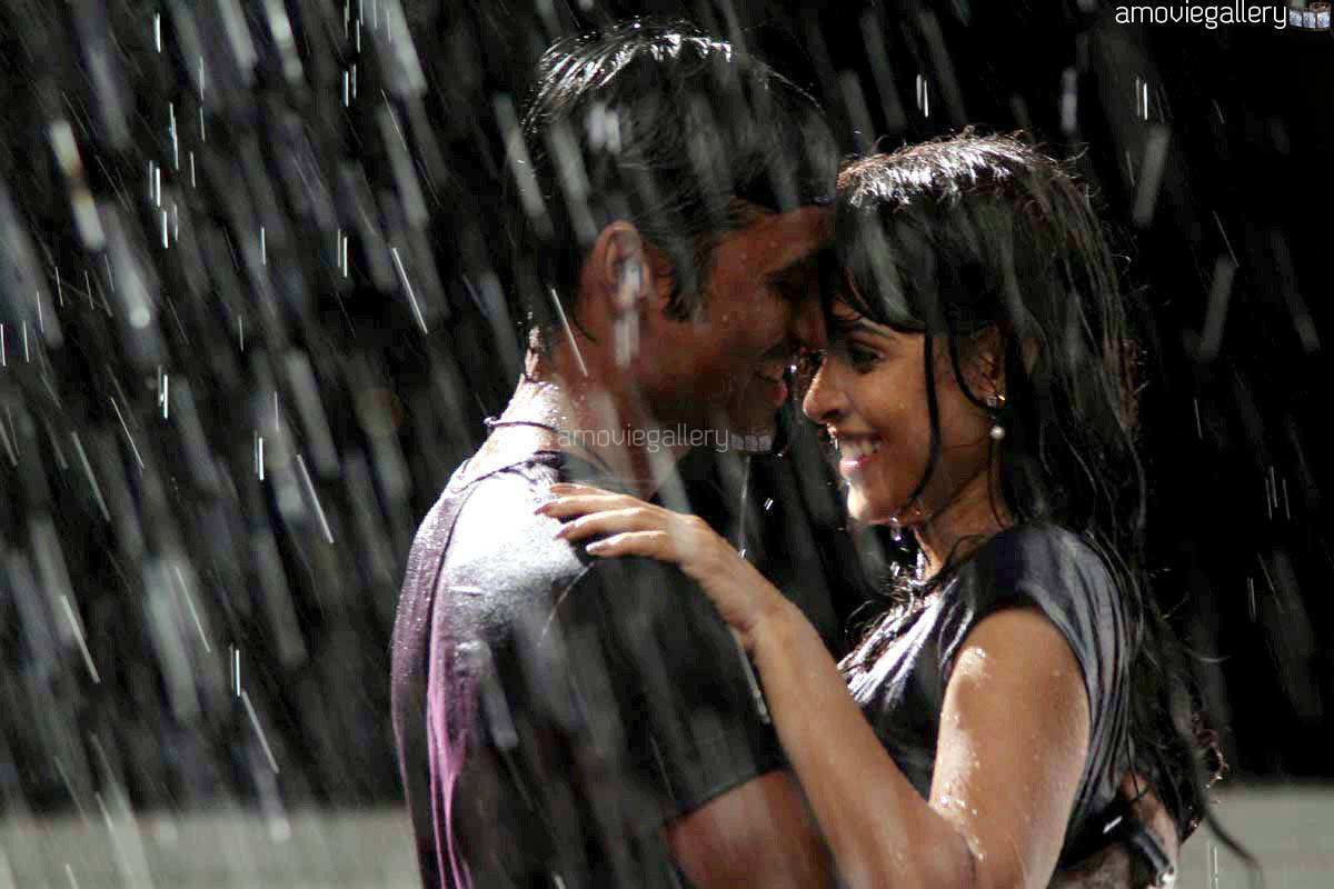 http://3.bp.blogspot.com/_F5apVfoHBQA/TKyOvEu7IlI/AAAAAAAAH3U/fl8rDhKXhYU/s1600/Uthamaputhiran-Movie-Stills-02.jpg