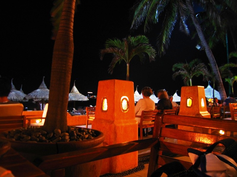 [Outside+at+The+Sailing+Club.JPG]