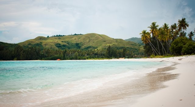 info MALUKU: Pantai Jikumerasa, Pantai Favorit di Namlea (Kab Buru)