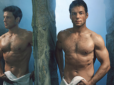 [ApolloShirtless.jpg]