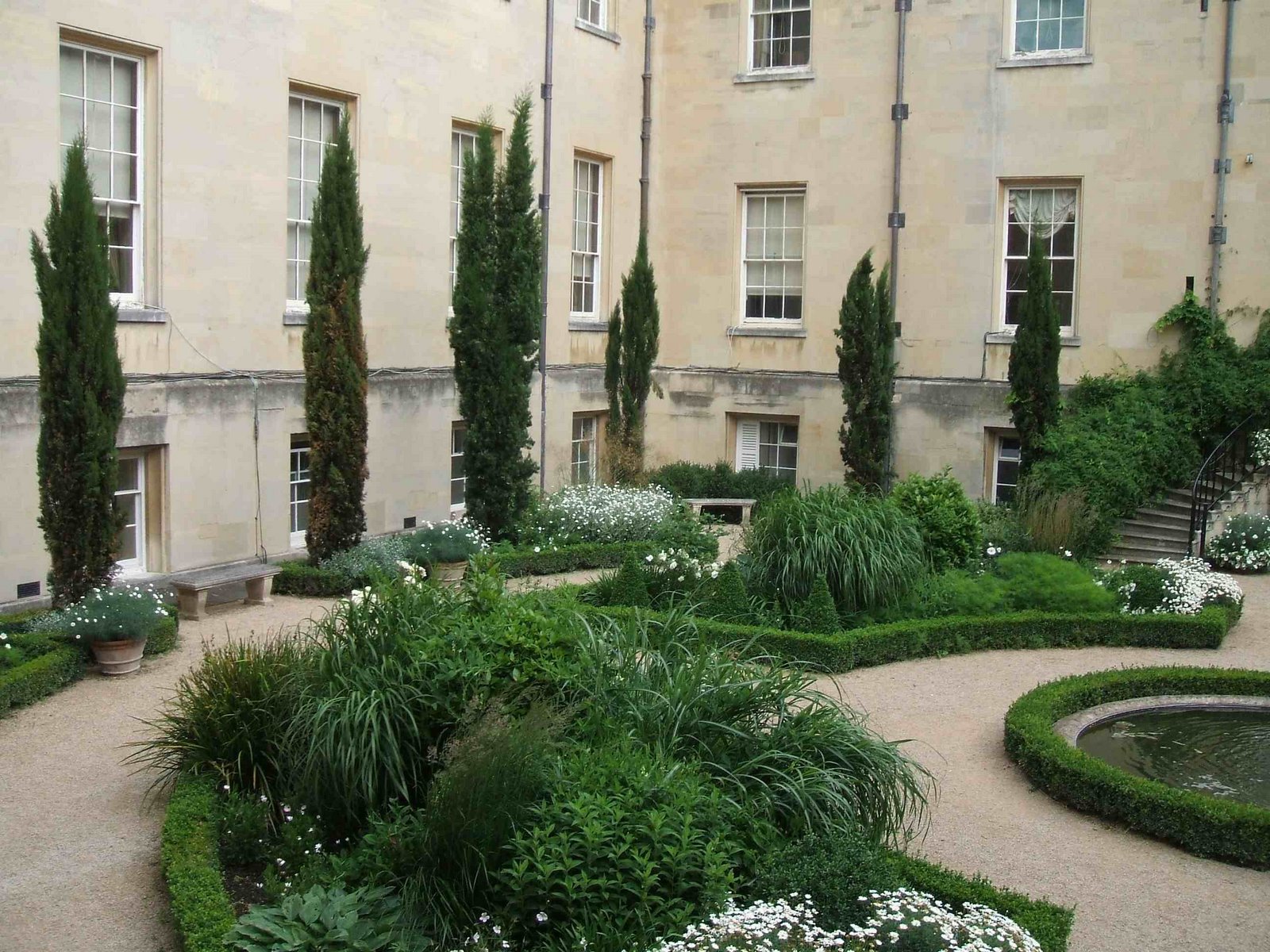 [SyonCourtyard1.jpg]