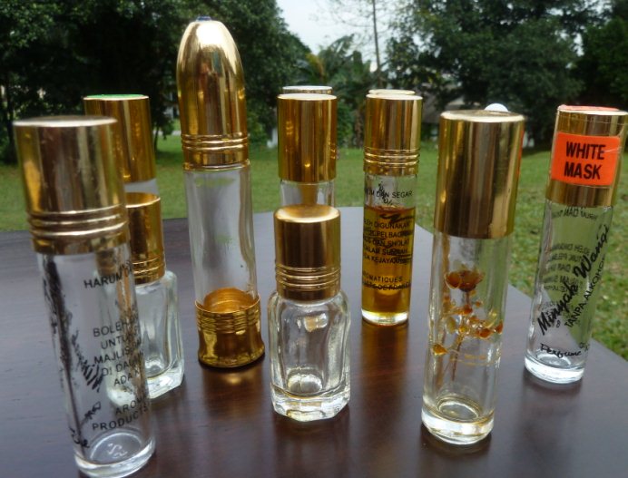 Eden Bukan Ekau Keunikan Bunga Minyak Wangi Kasturi Kijang Merah Asli