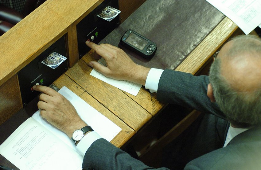 [parlamento_109.jpg]