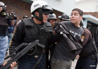 Imágenes de la represión chavista en Venezuela por las protestas estudiantiles Reprimen+estudiantes30