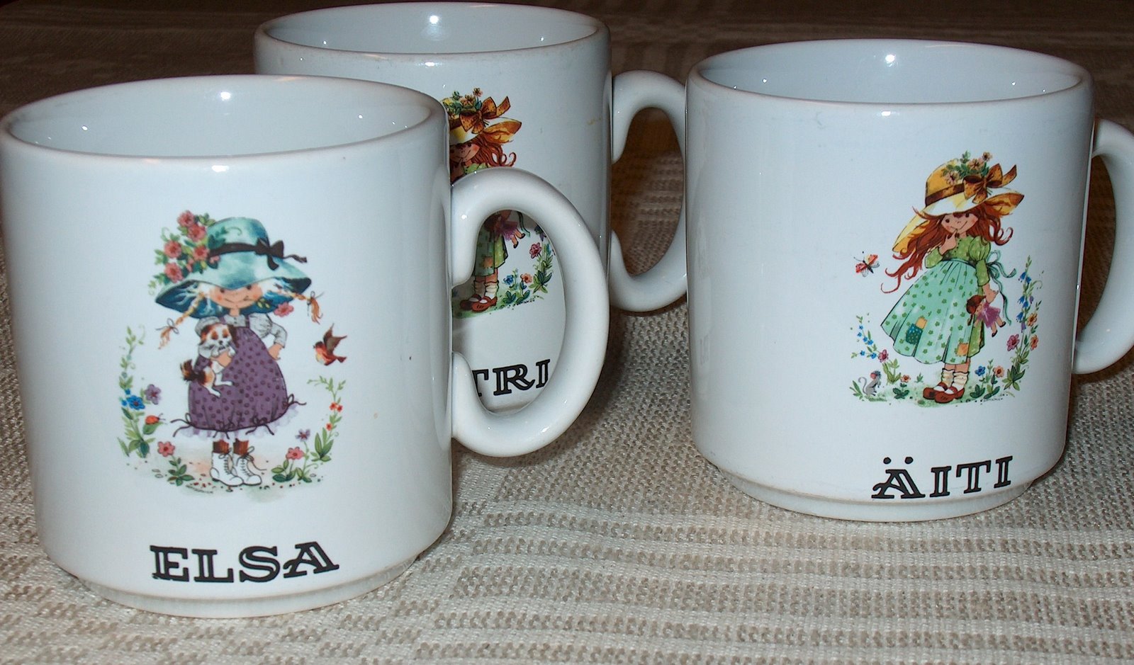 [Mukiinmeneviä+mekkoja+008.JPG]