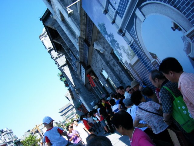 [Long+Queue+for+Peking+Duck.JPG]