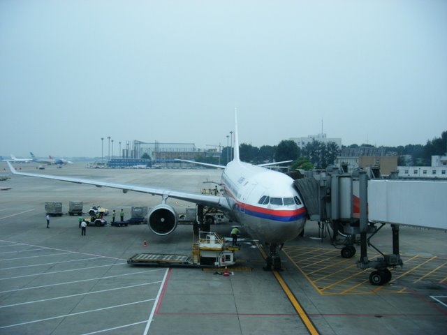 [MAS+plane+ready+to+leave+beijing.JPG]
