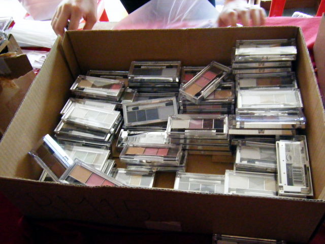 [Basket+of+Maybelline+Eyestudio+Eyeshadow.JPG]