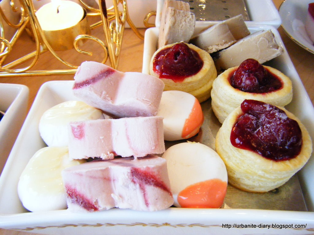 [Haagen+Dazs+Ice+Creams+with+pastries.JPG]