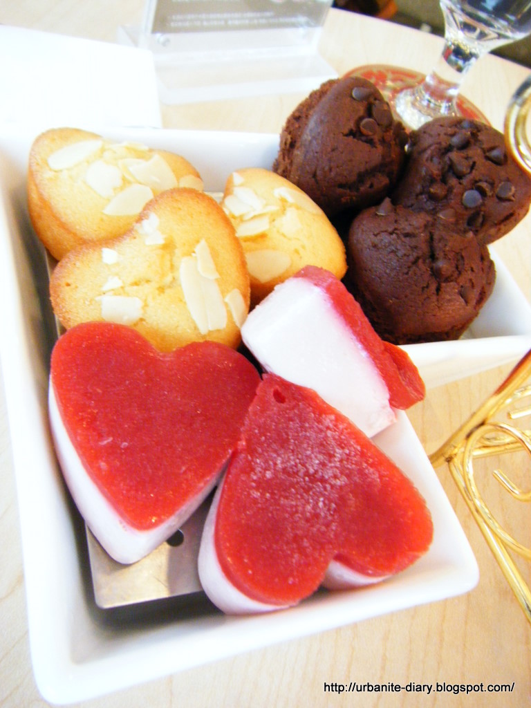 [Haagen+Dazs+Pastries.JPG]