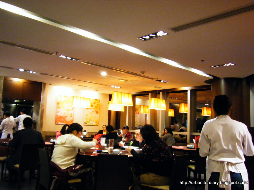 [Inside+Kang+Shi+Fu+Beef+Noodle.JPG]