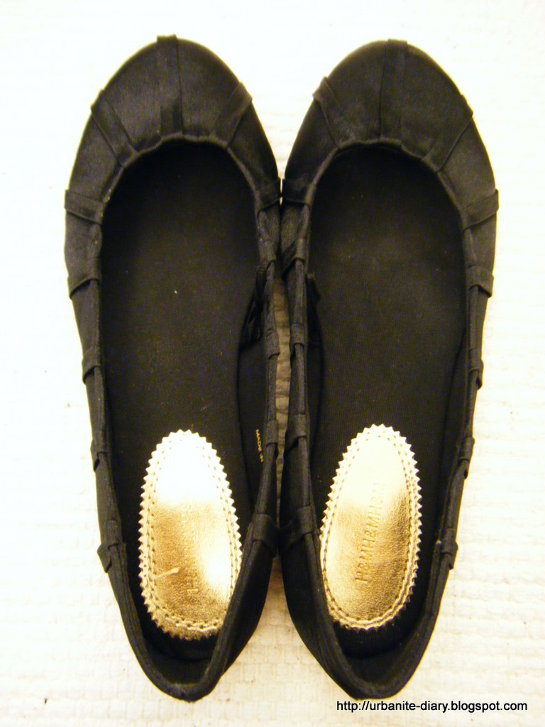 [H&M+Black+Ballerina+Flats.JPG]
