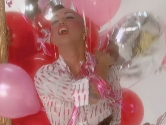 [RPDR_Episode4_26.jpg]