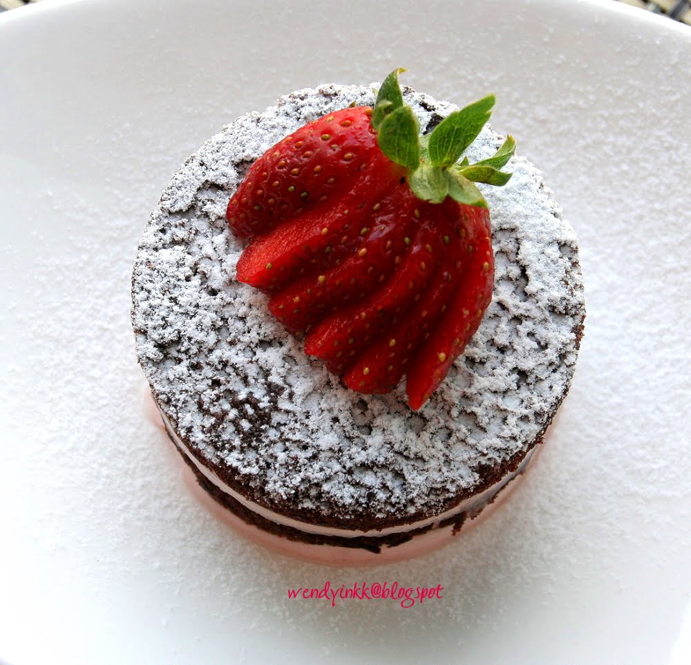 chocolate cake strawberry