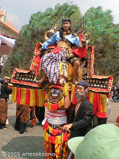 EXPLORE INDONESIA: TARI REOG From PONOROGO