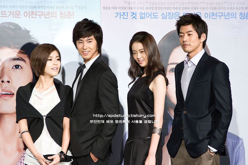 [de76463589cf8c9cd0a2d3c9.jpg]