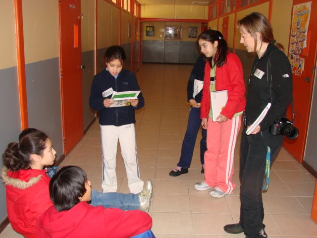 Haciendo Ciencias en el Pasillo de la Escuela.