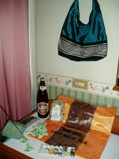 [19+souvenirs.JPG]